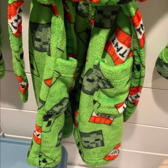Boys Minecraft Robe - Picture 4 of 6